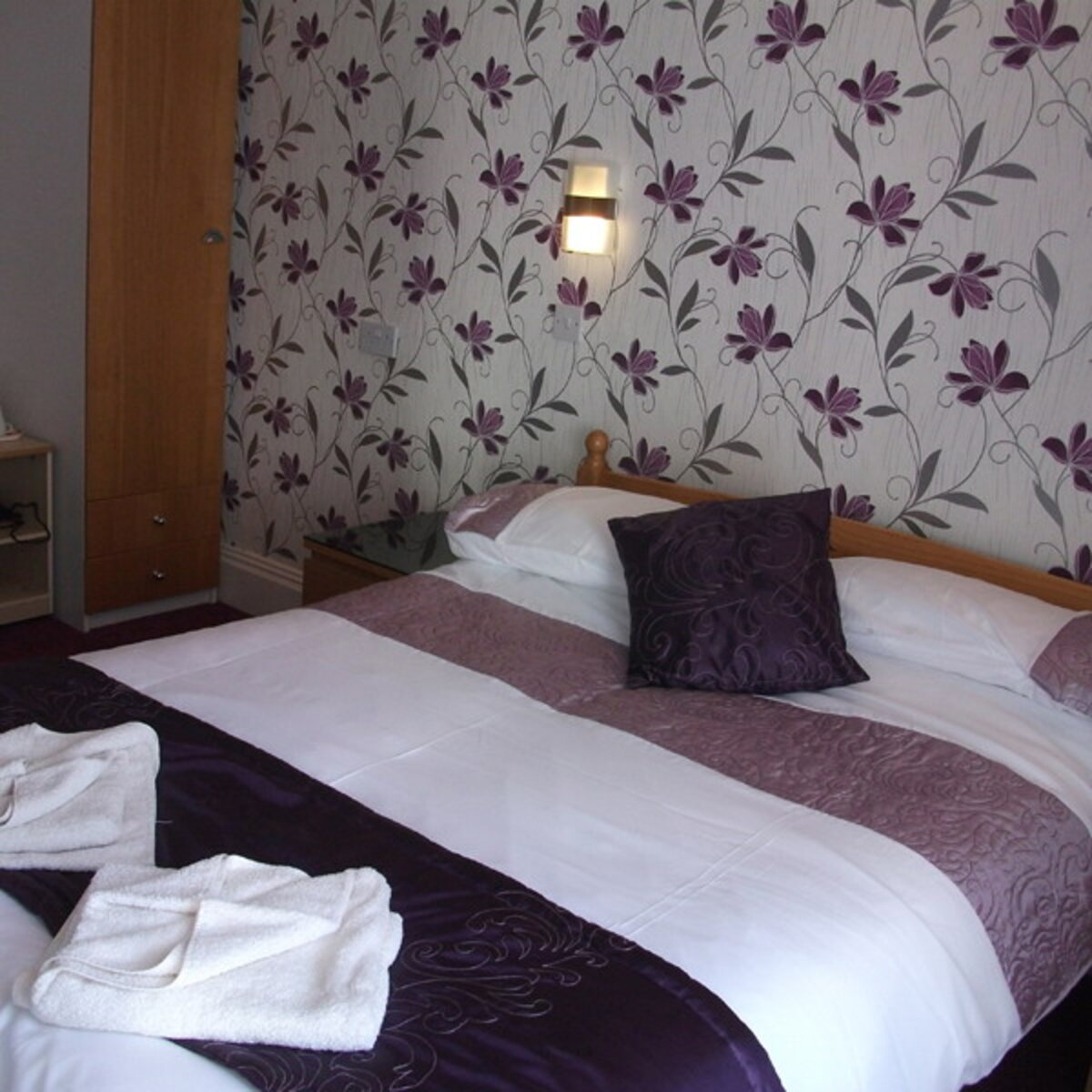 Comfortable room at Blands Cliff Lodge