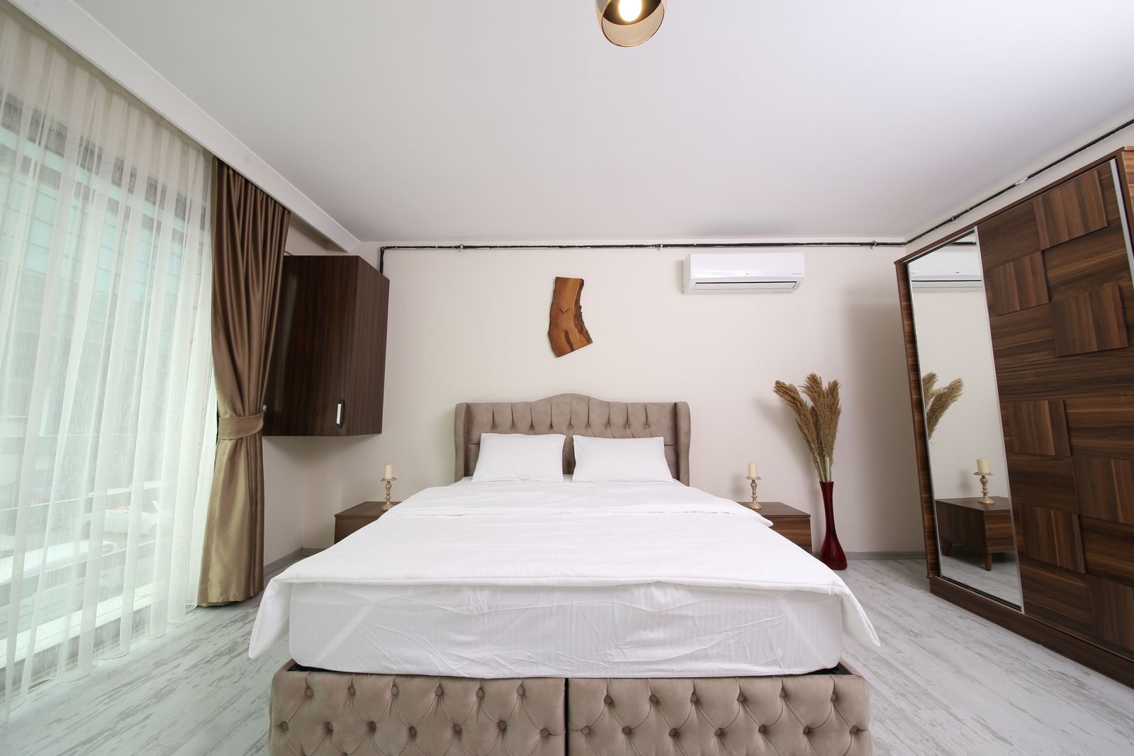 Four-Poster Room