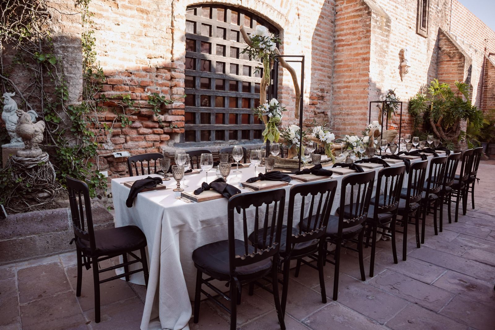Elegant wedding reception table setting
